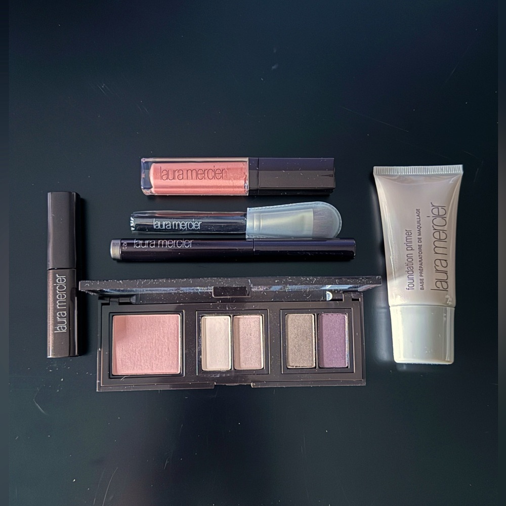 Laura Mercier Colour Essentials Kit - Picture 4 of 4